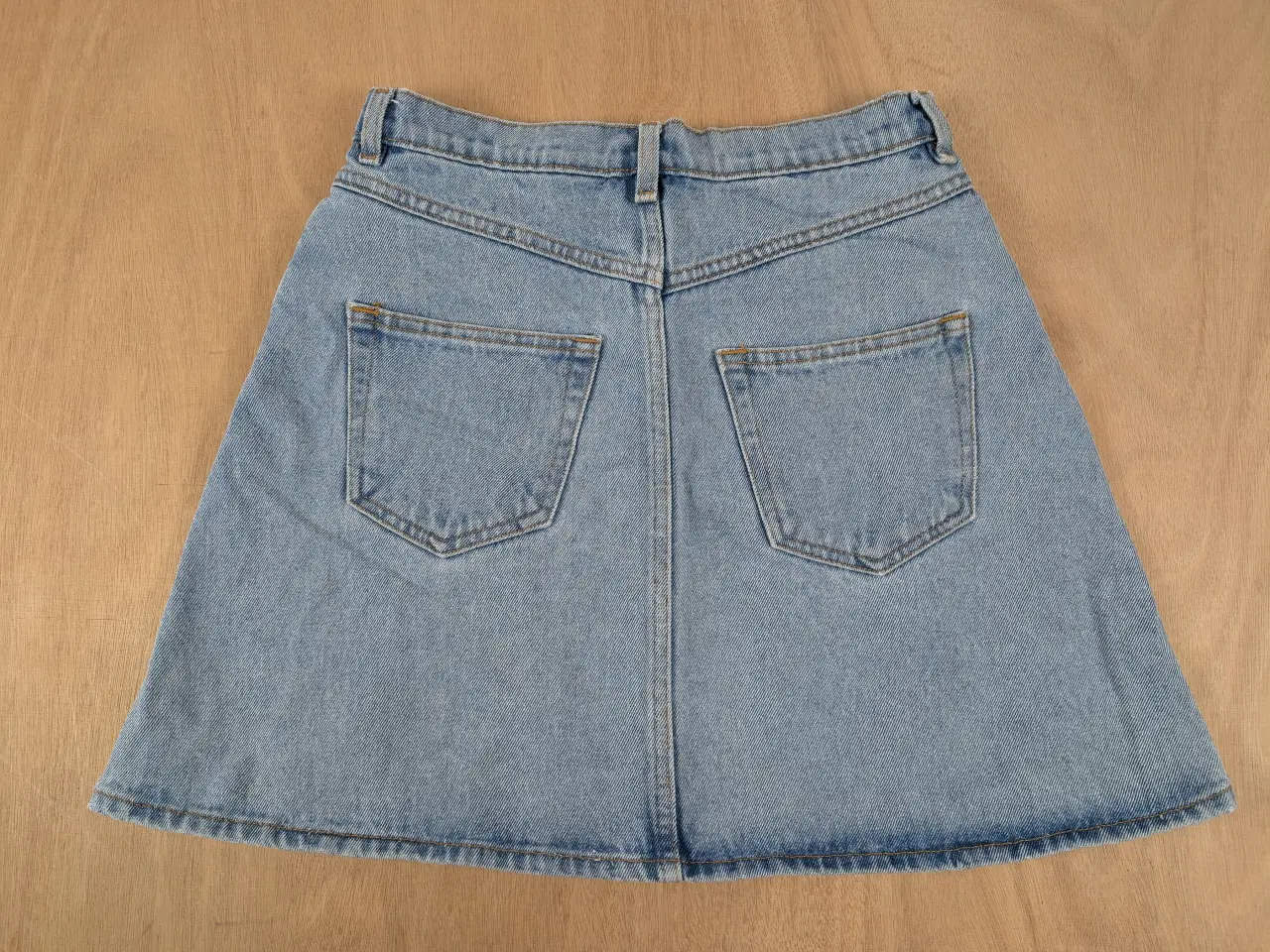 Billede 7 - Monki denimnederdel blå str. 38