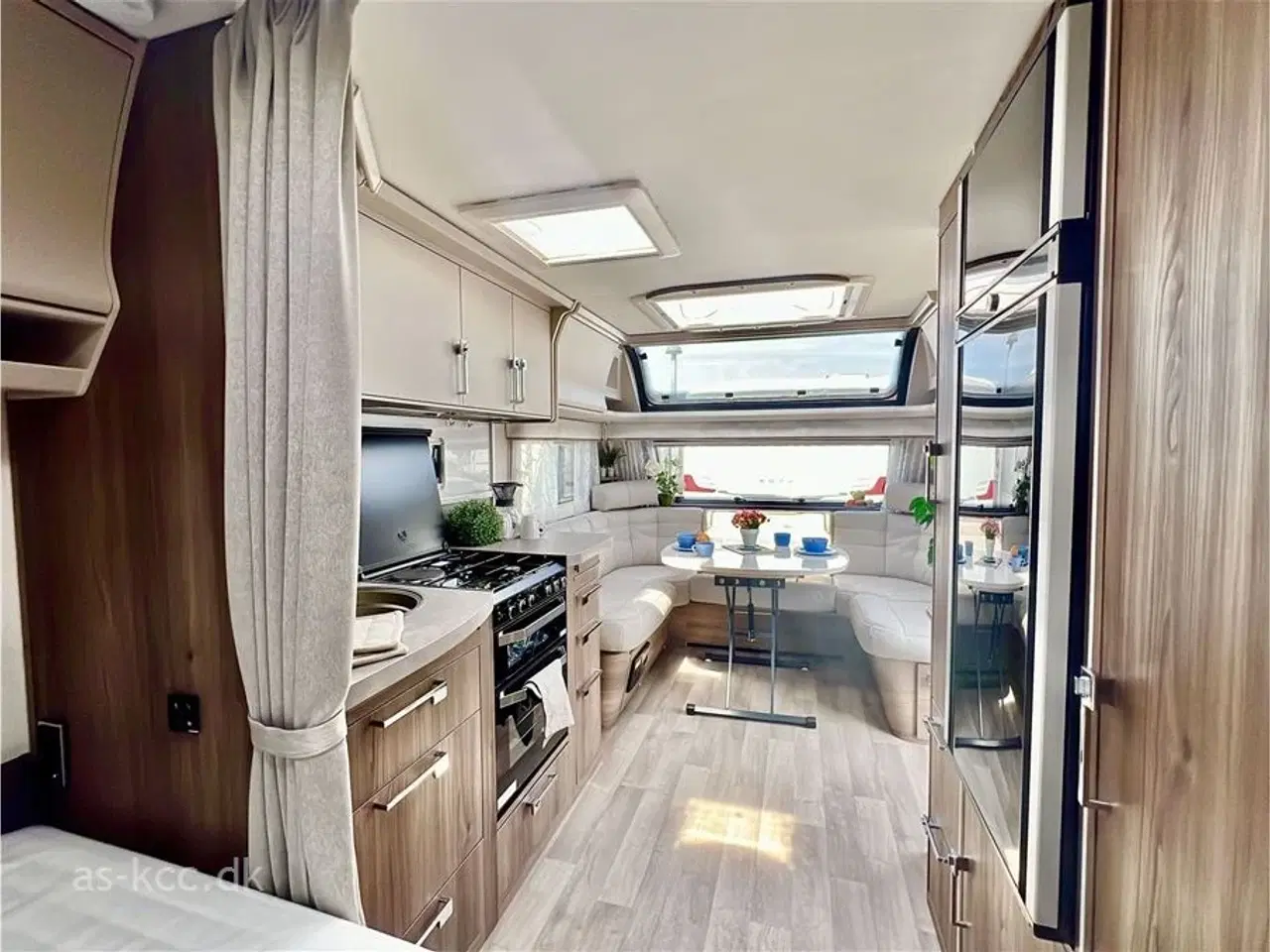 Billede 11 - 2024 - Kabe Royal 520 XL KS   KABE Royal 520 XL KS kan vejes ned til 1800 KG.