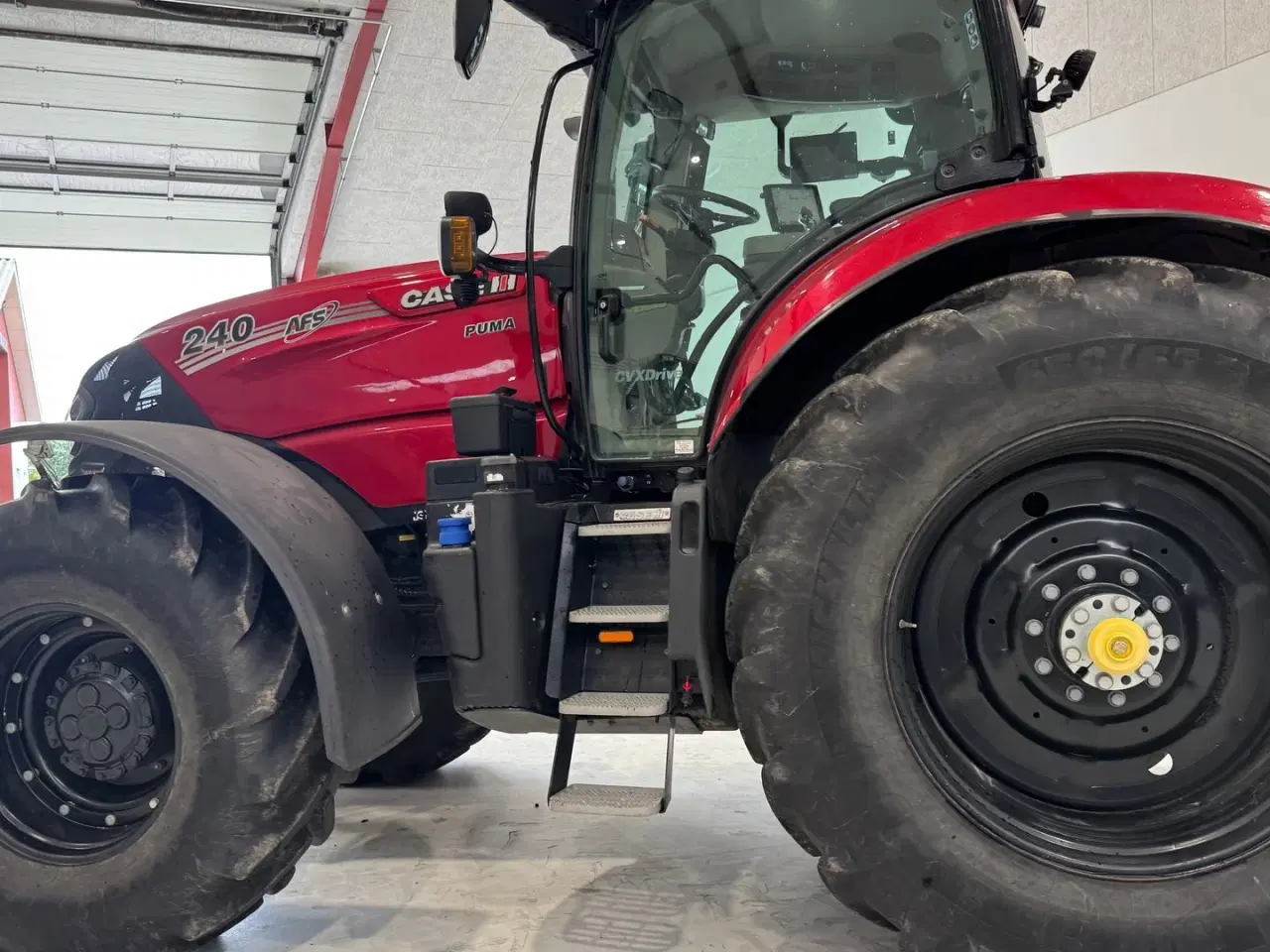 Billede 4 - Case IH PUMA 240 CVXDRIVE ALT I UDSTYR! KUN 800 TIMER OG MED TRIMBLE GPS!