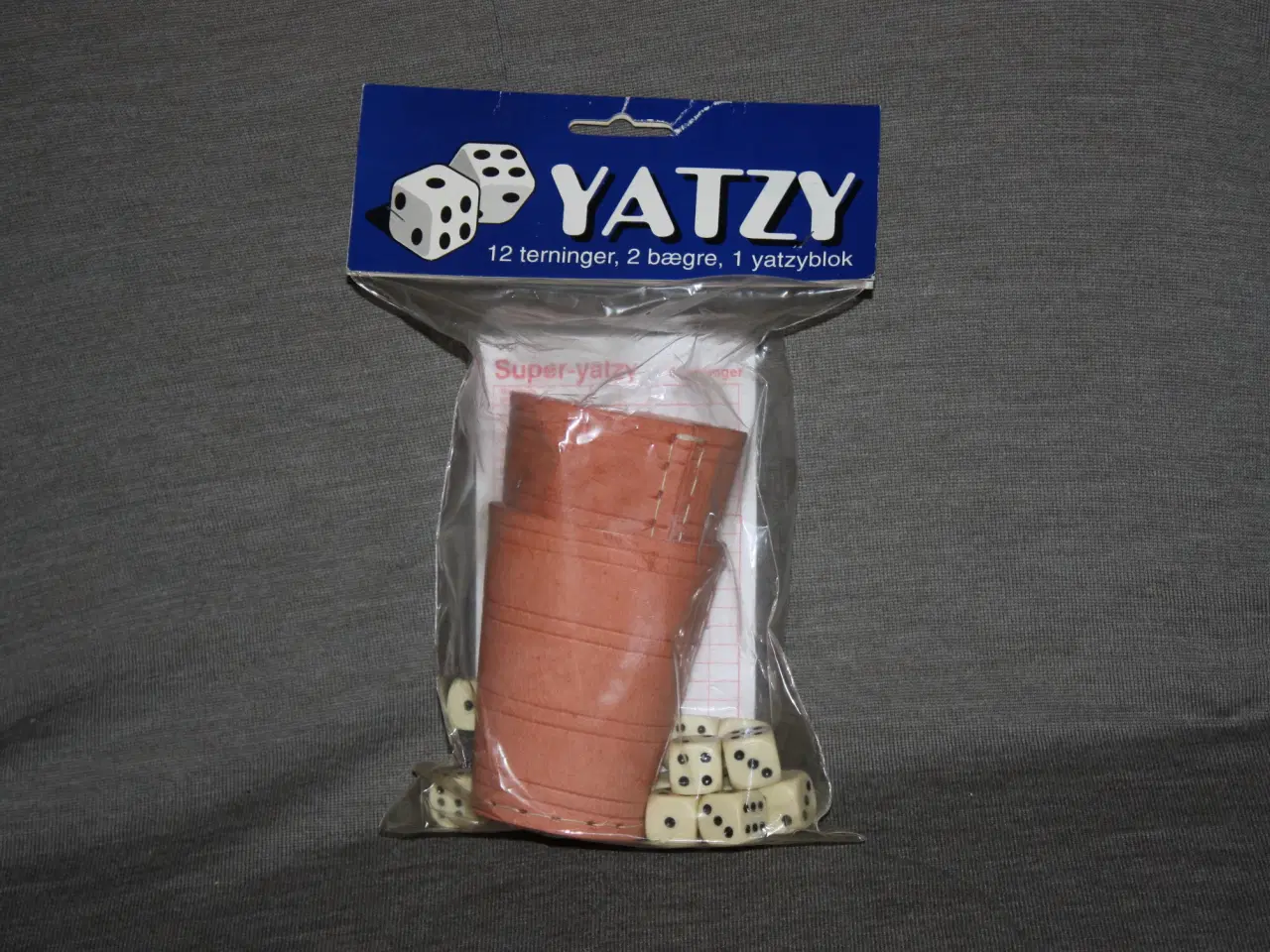 Billede 1 - Yatzy Læder Raflebægre (2 stk.) med 12 terninger