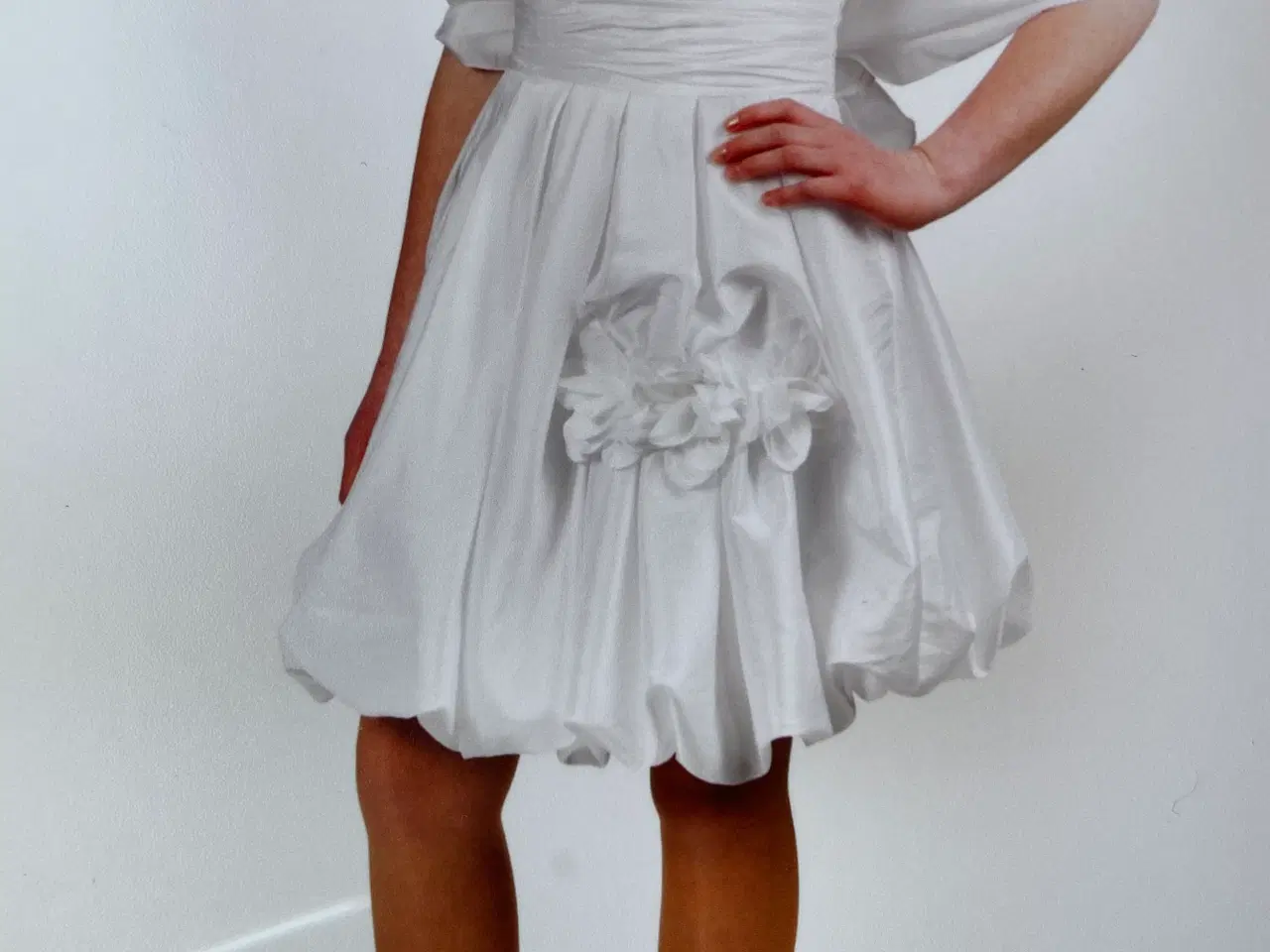 Billede 1 - Konfirmationskjole med sjal