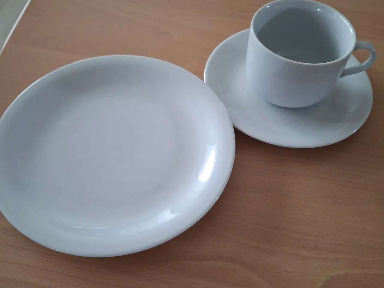 Billede 1 - kop/underkop med desserttallerken ..hvide 39stk