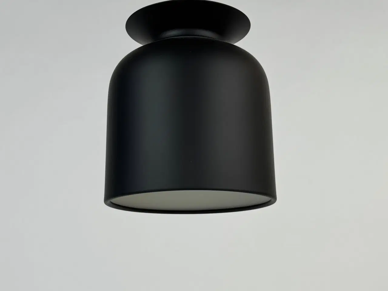 Billede 3 - GUBI Ronde Pendel – Sort Ø20 cm