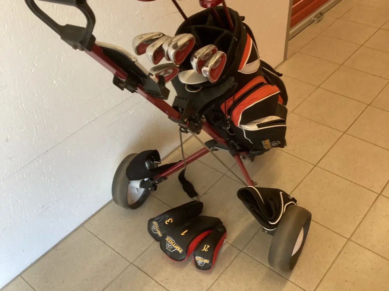 Billede 8 - Komplet Golfsæt vogn,køll/jern fakt som nyt.