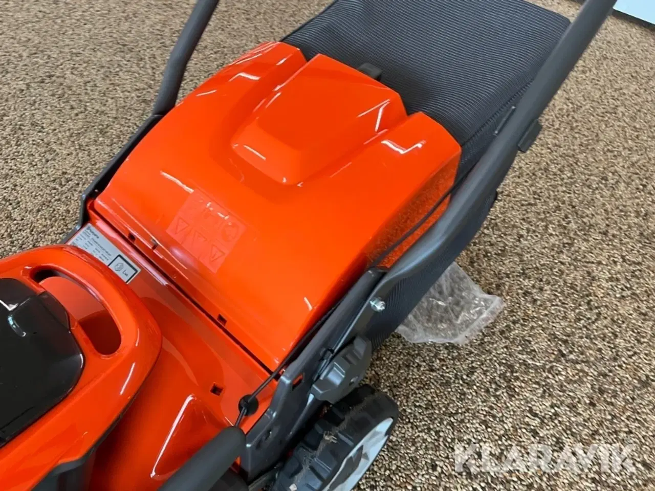 Billede 9 - Græsslåmaskine Husqvarna LC 247i