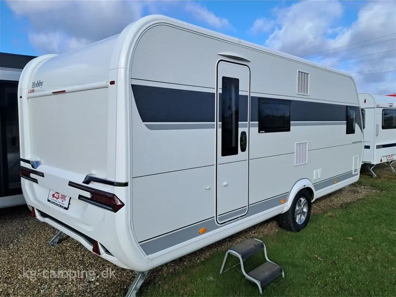 Billede 3 - 2024 - Hobby Excellent Edition 560 KMFe   Køjevogn med god plads. Kan opvejes til 2.000 KG.