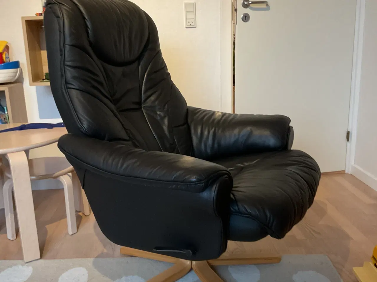 Billede 3 - Læderstol med drejefod