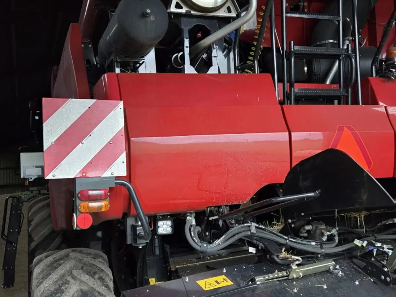Billede 11 - Case IH 8250 Axial-Flow med 35fod Varicut skærebord. Dansk maskine