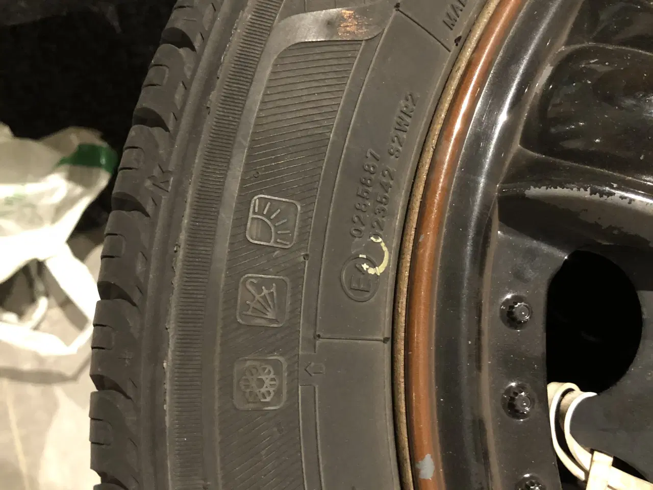 Billede 2 - 4 Stk. Helårsdæk på stålfælge til Toyota Aygo