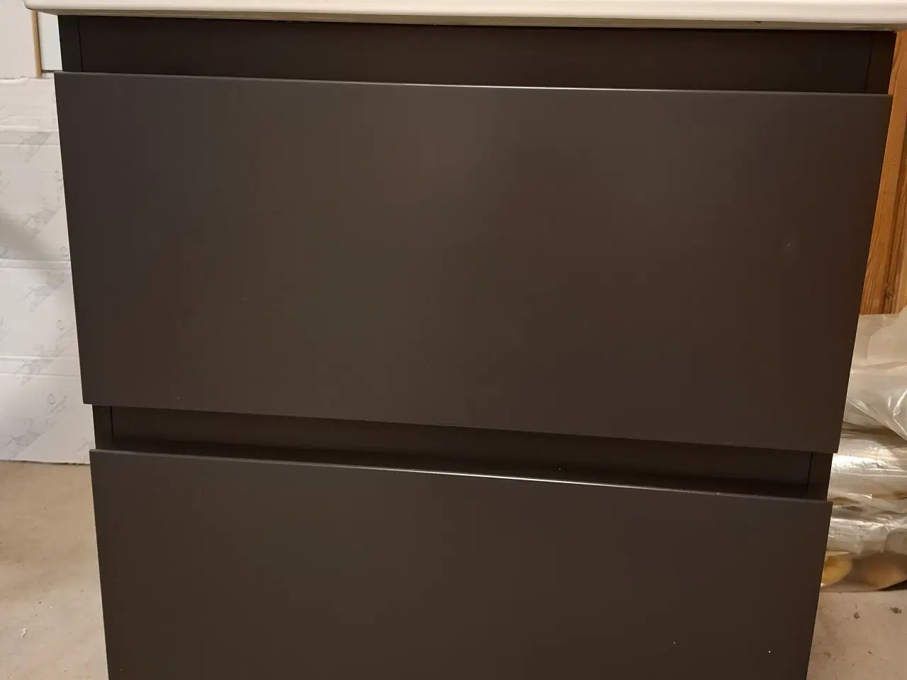 Billede 2 - Vaskeskab med porcelænsvask