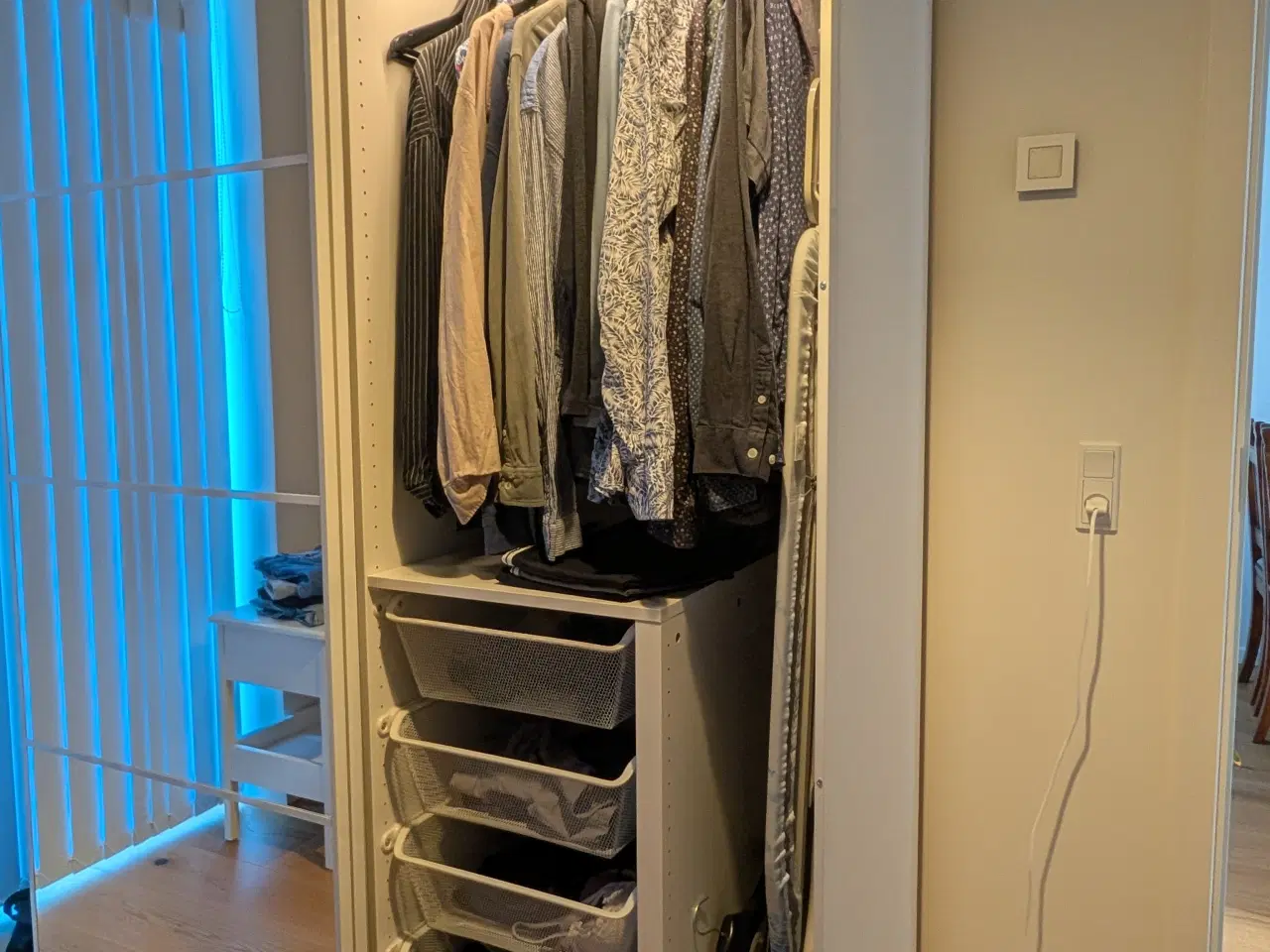 Billede 3 - Garderobeskab med skydelåger