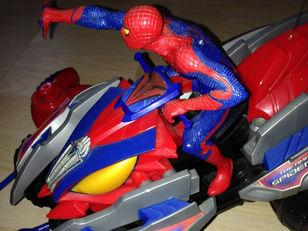 Billede 1 - Spiderman legetøj bil 