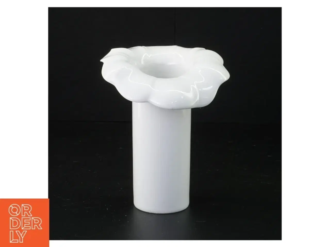 Billede 3 - Hvid blomsterformet porcelæns vase fra Arzberg (str. 16 cm)
