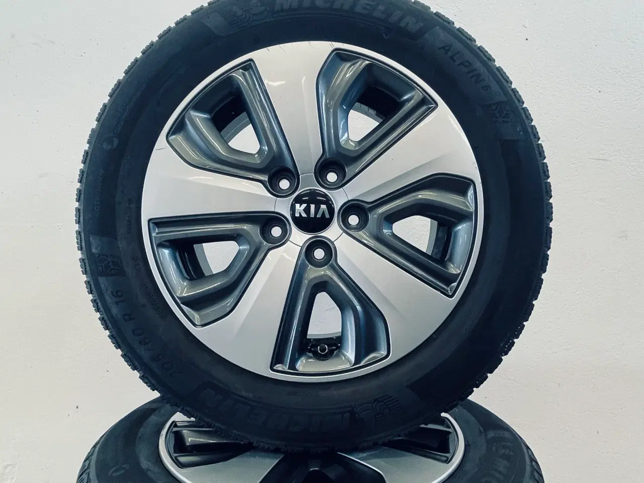 Billede 2 - Originale Kia Niro PHEV Alufælge med vinterdæk – å