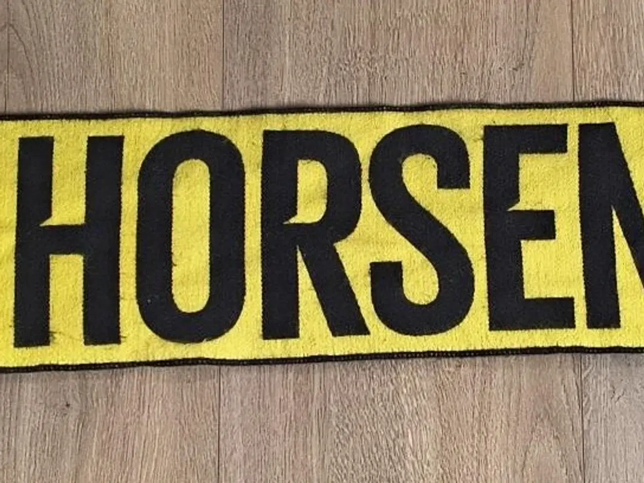 Billede 1 - AC HORSENS HALSTØRKLÆDE, 145 CM, SOM NYT