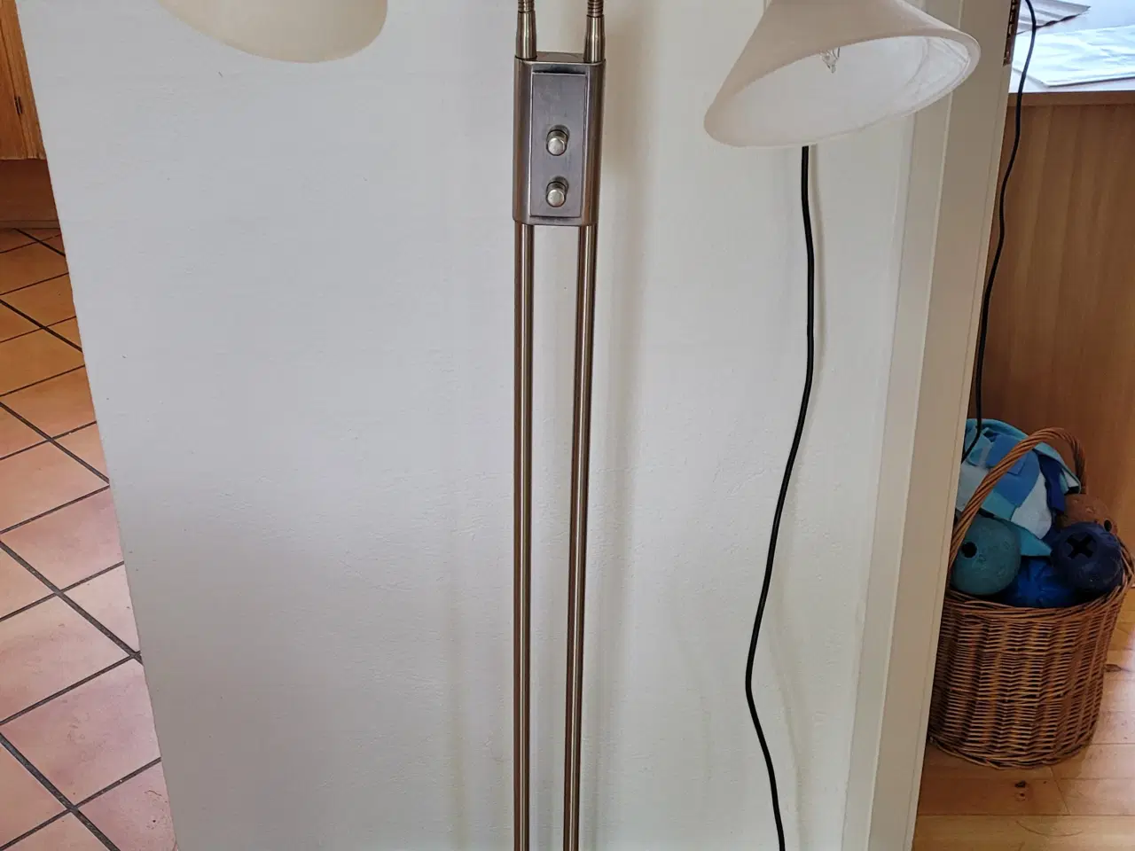 Billede 1 - Tidløs gulvlampe fra Nordlux