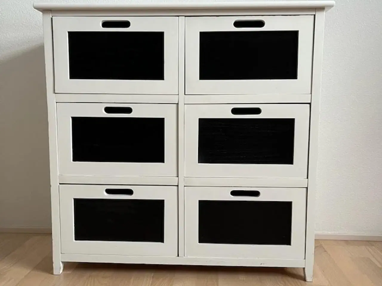 Billede 1 - Kommode m. skrive / tegne felt (krittavle) sælges.