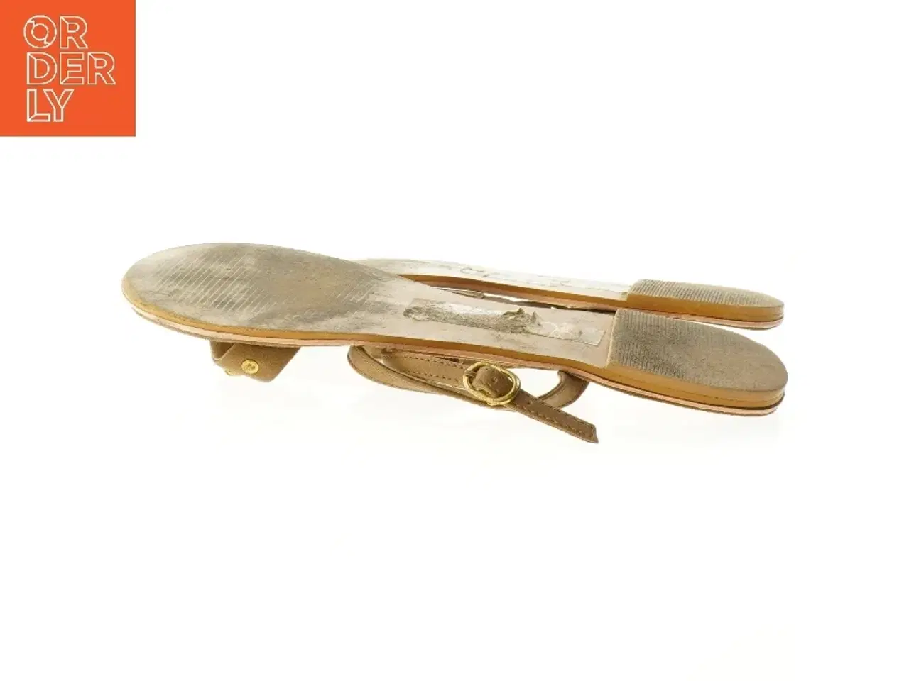 Billede 4 - Brugte flade sandaler med remme og dekorationer (str. 42)