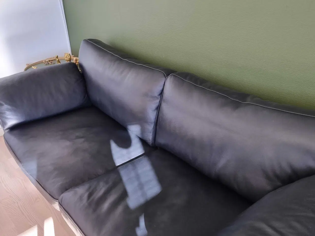 Billede 1 - 2 sorte læderaofaer 2,5 og 3 pers.