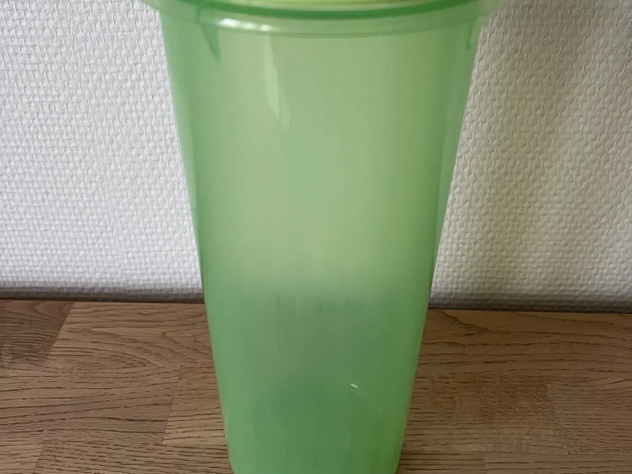 Billede 3 - Tupperware kande med låg