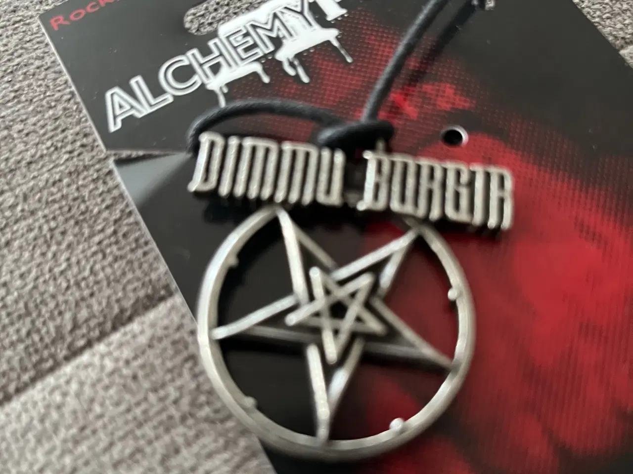 Billede 2 - Dimmu Burgir vedhæng og snor