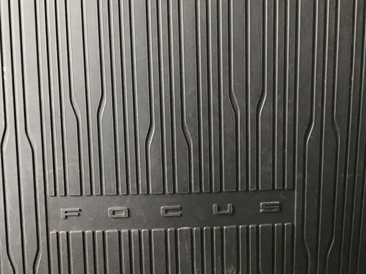 Billede 1 - Bagagerumsbakke, Ford Focus