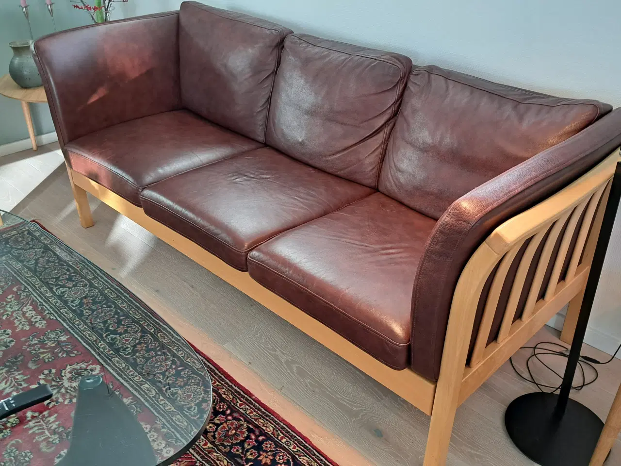 Billede 3 - Flot sofagruppe i lakeret bøg og læder