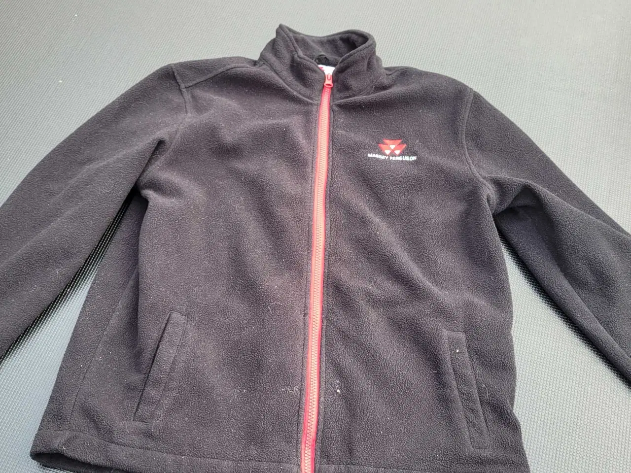 Billede 1 - Fleecejakke str 11-12 år. 150 kr.