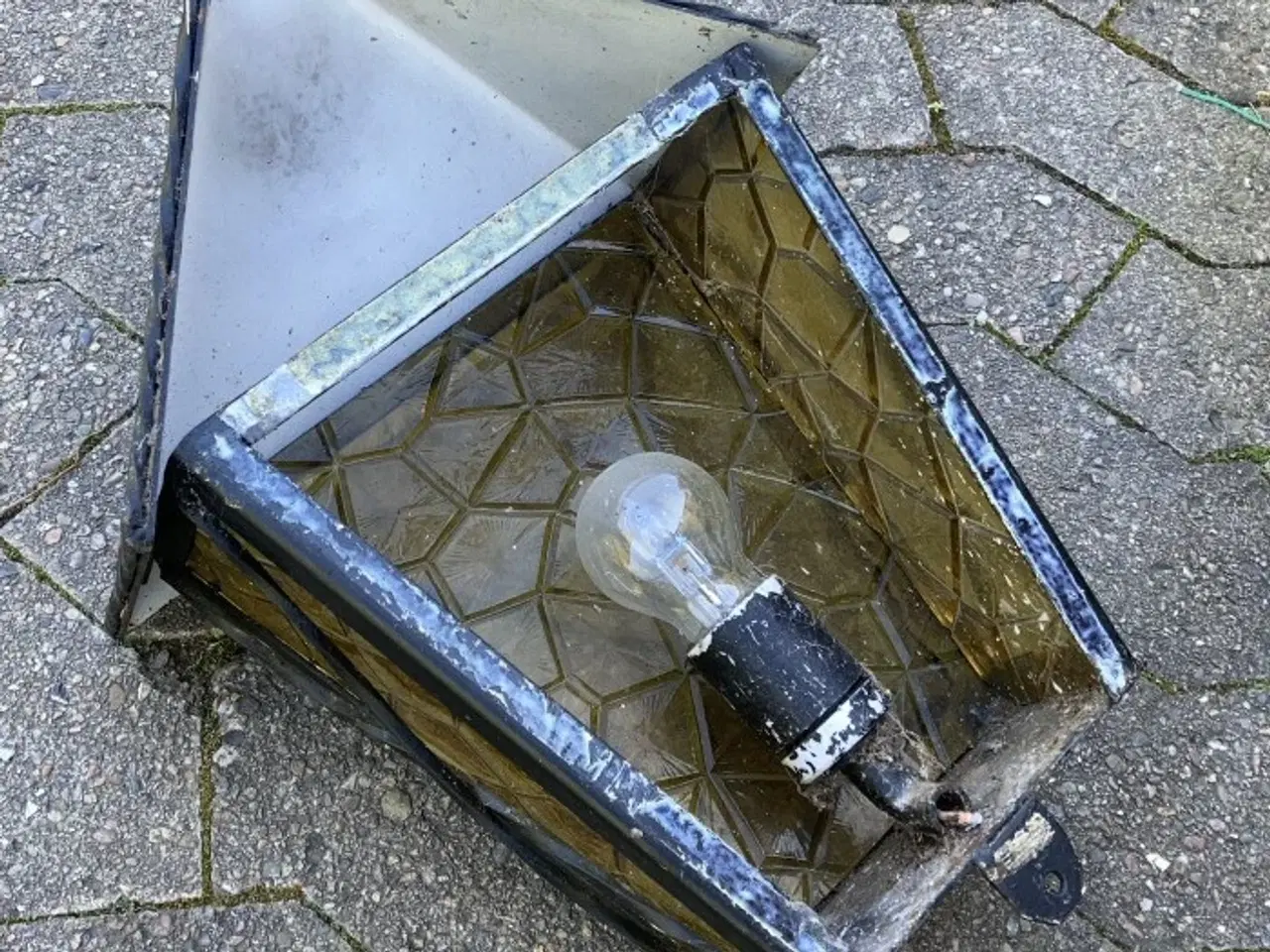 Billede 3 - Smedejernslampe med gult glas