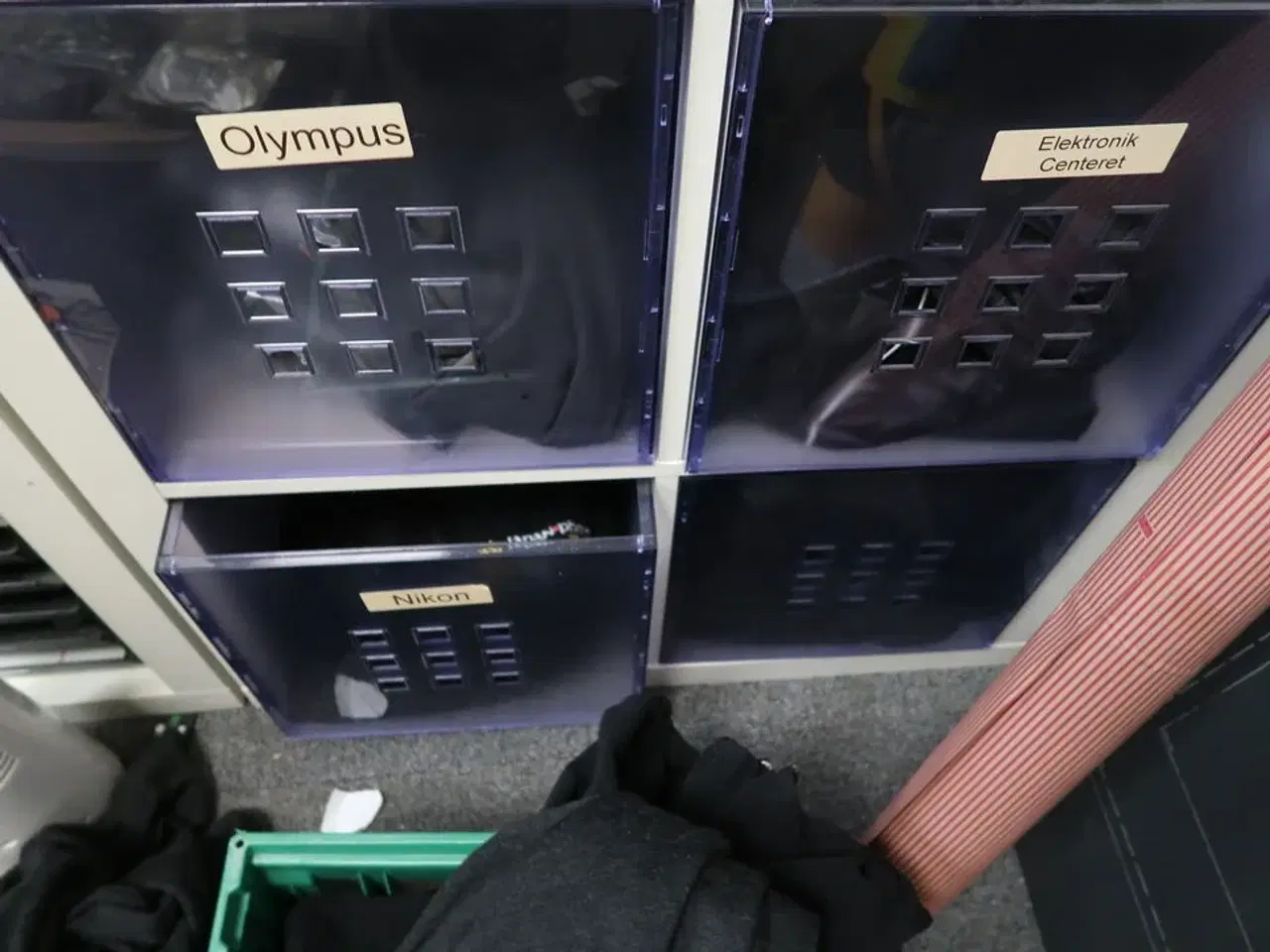 Billede 5 - Opbevaringsreol/skab med div. Arbejdstøj