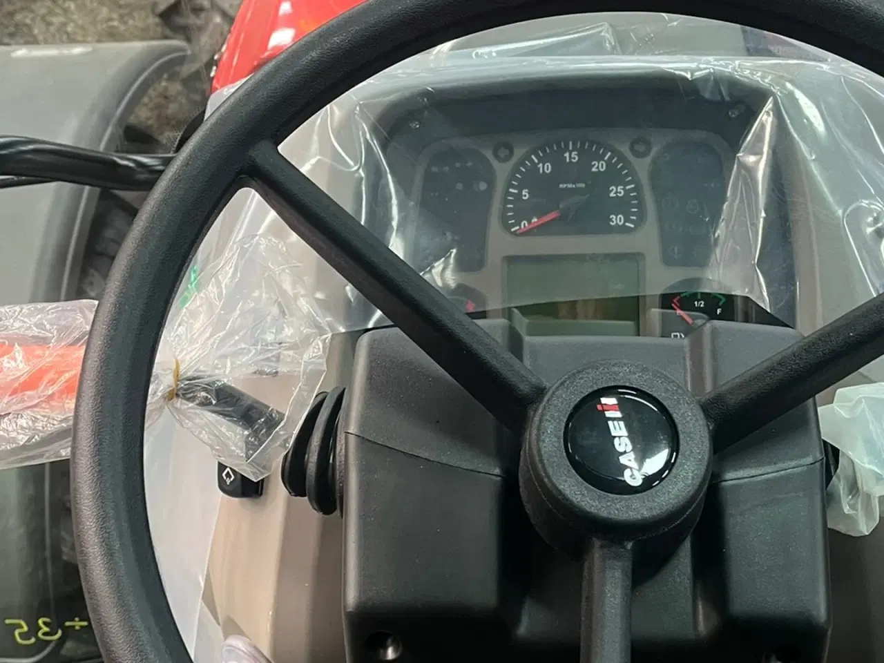 Billede 19 - Case IH Farmall 75 A Med Quicke frontlæsser med Euroskifte, 3die funktion og dæmper, samt og brede hjul.