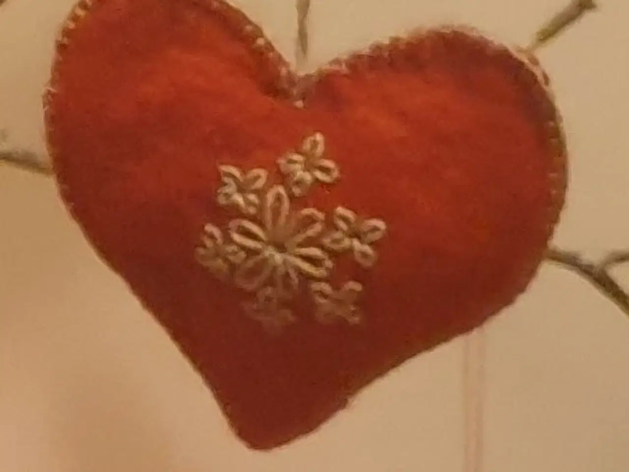 Billede 4 - Røde hjerter og kugler. Antikt pynt.