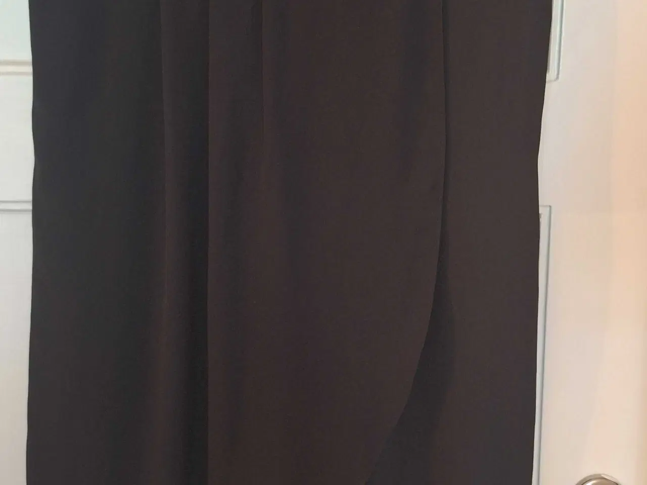 Billede 2 - Sort ærmeløs kjole 