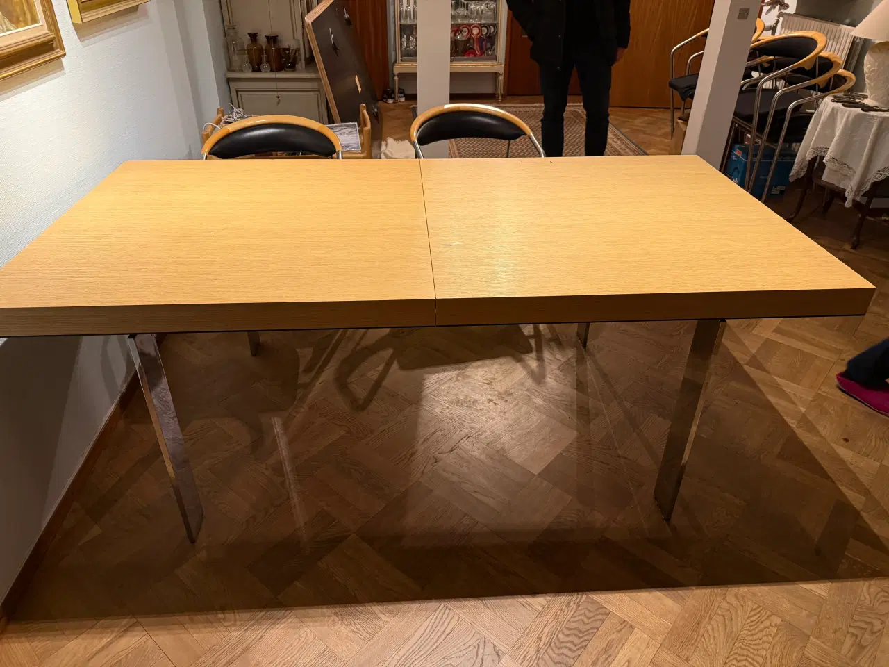 Billede 2 - Virkelig fedt solidt bord med udtræk Gives væk