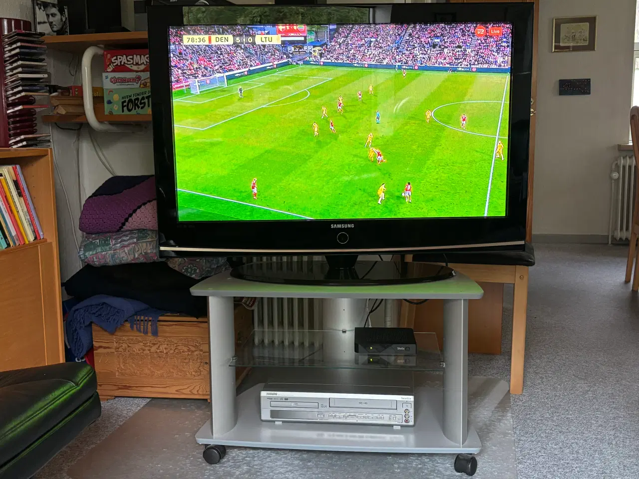 Billede 1 - Samsung TV med rullebord