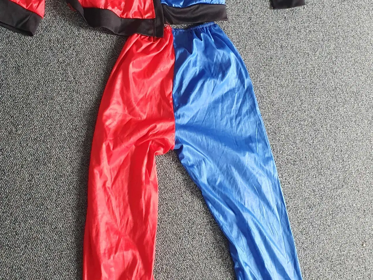 Billede 4 - Dangerous Girl dragt str 10-12 