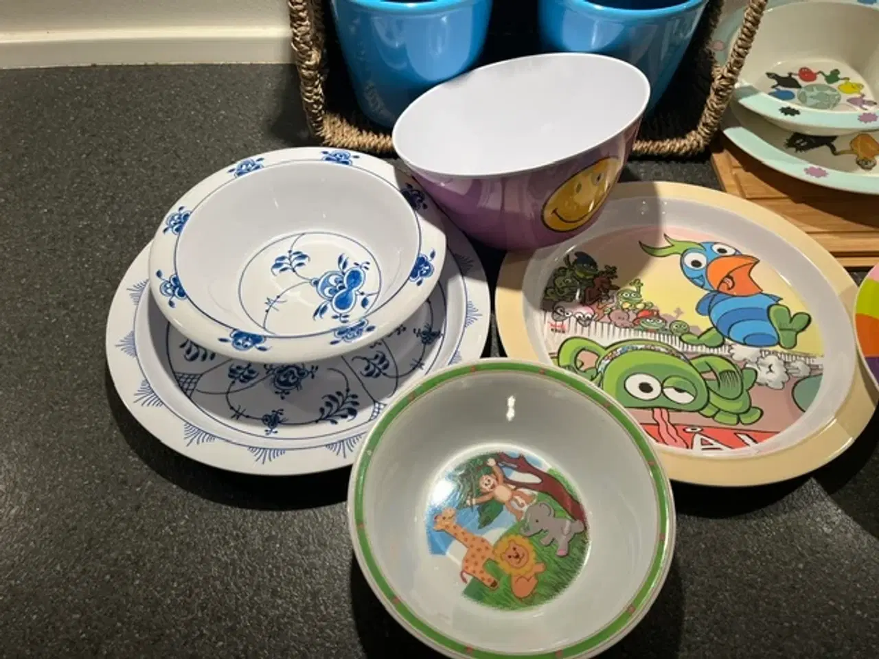 Billede 4 - Stort sæt børneservice i melamin - 14 dele inkl. k