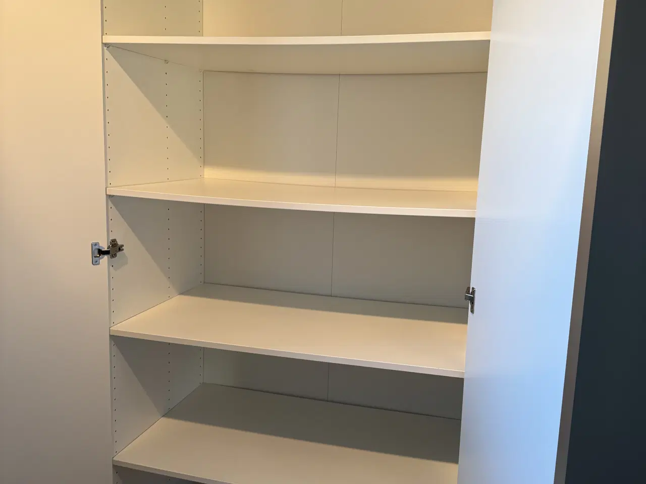 Billede 2 - 3 skabe sælges