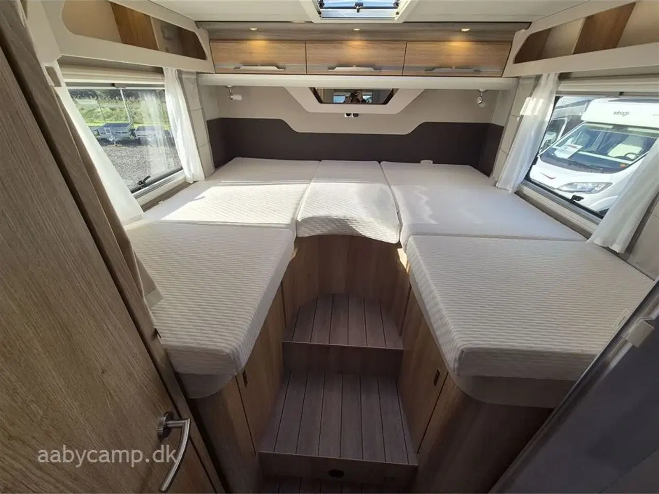 Billede 20 - 2019 - Knaus Sky I 700 LEG   Automatgear. markise. solceller. batterier. Elektrisk  indgangstrin. TV.  Egoist model Uden sænkeseng i forenden!!  Bemærk 3850 Kg. total.