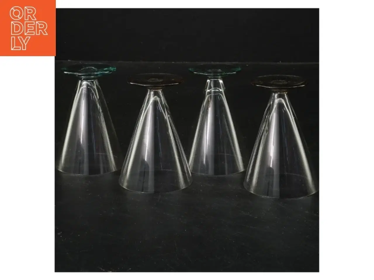 Billede 2 - Transparent cocktailglas med farvet base (str. 8x5,5 cm)