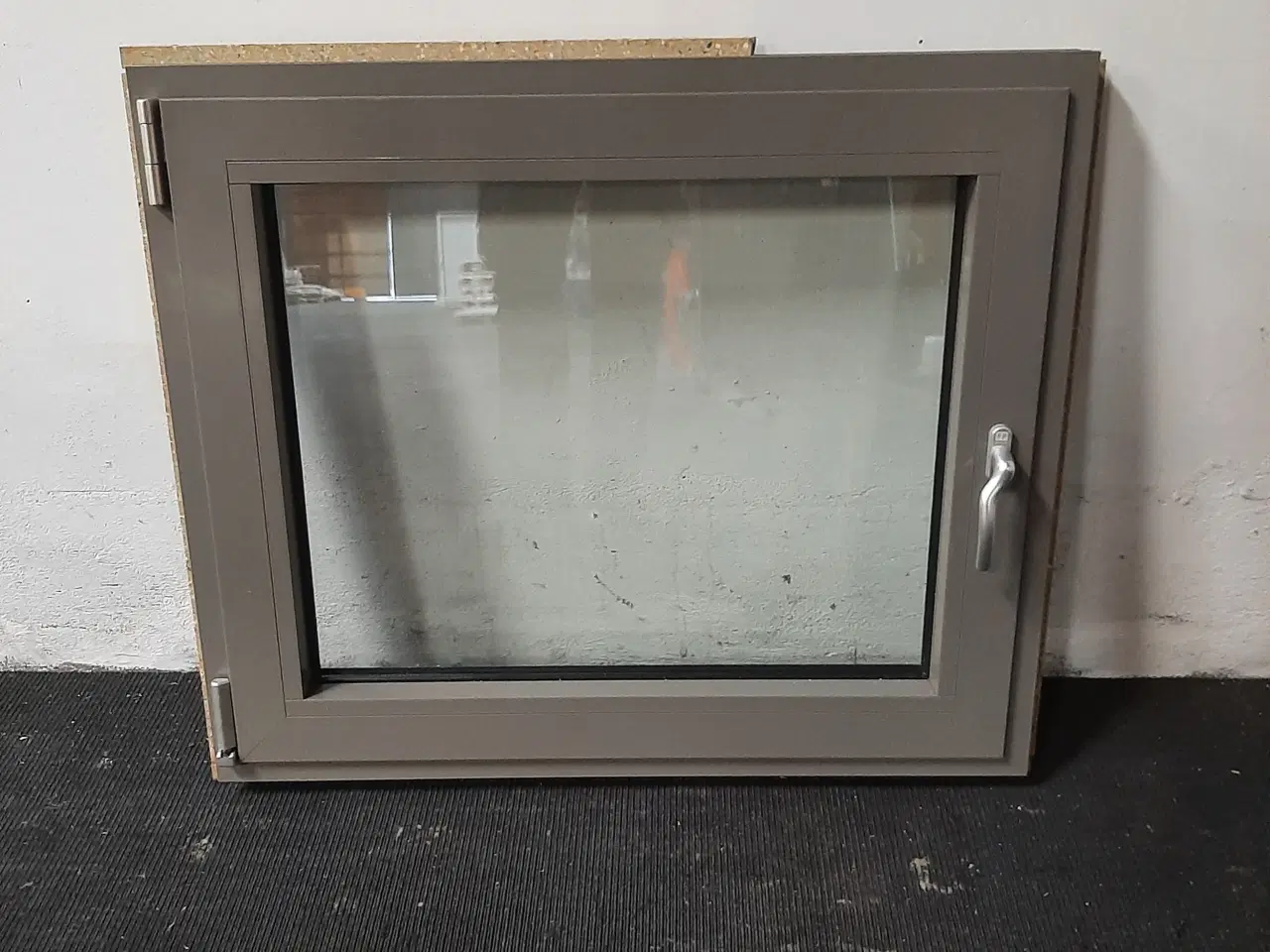 Billede 4 - Sidehængt vindue, alu, 880x65x750mm, venstrehængt, grå
