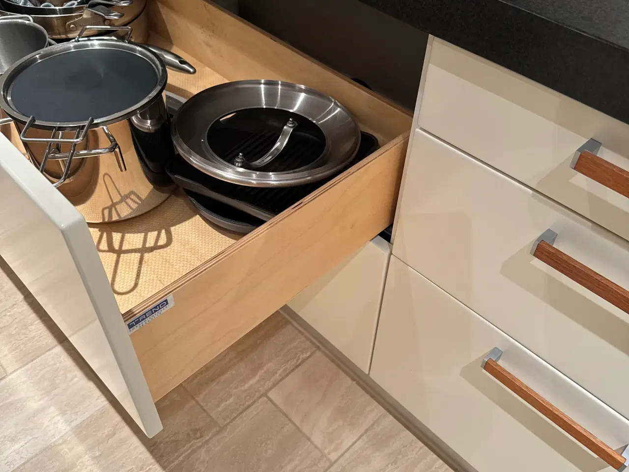 Billede 5 - Flot køkken med gode materialer 