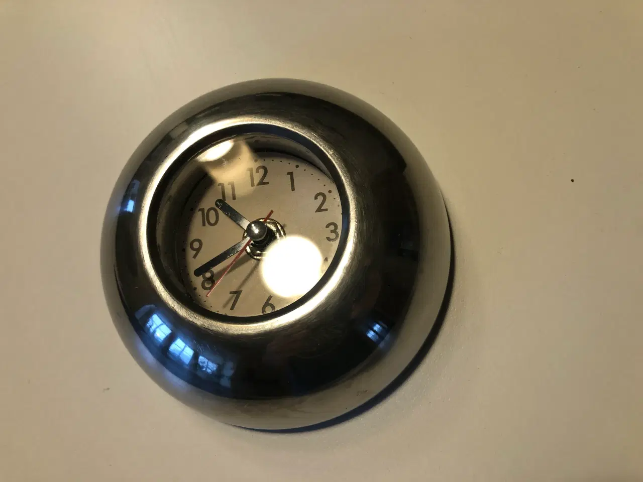 Billede 3 - Lille vægur i metal