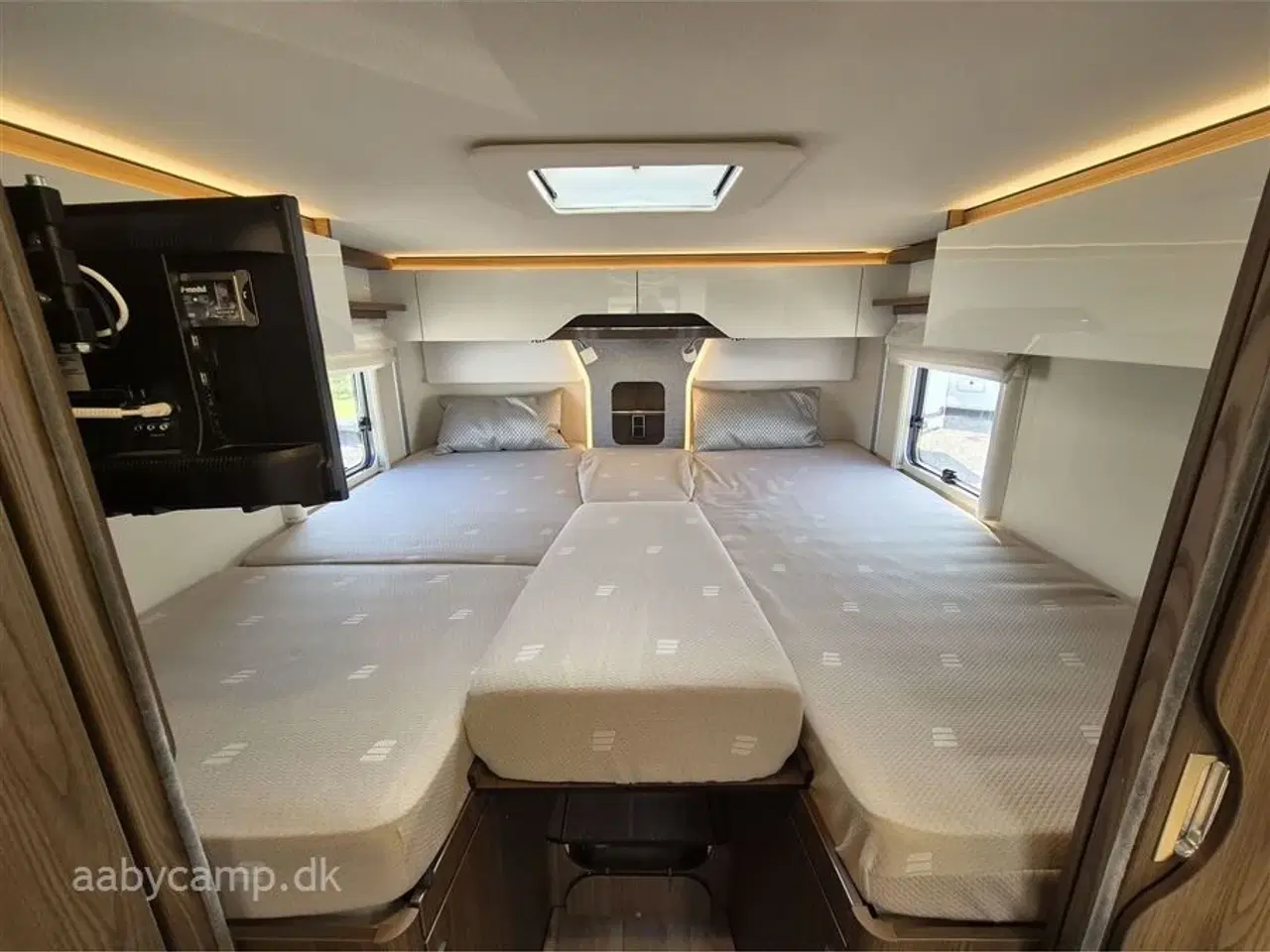 Billede 29 - 2022 - Hymer BML I880   2x solceller. 3x Batterier. inverter. Markise. Lædersæder. udv. gas. udv. bruser. Adaptiv fartpilot. Hydrauliske støtteben.