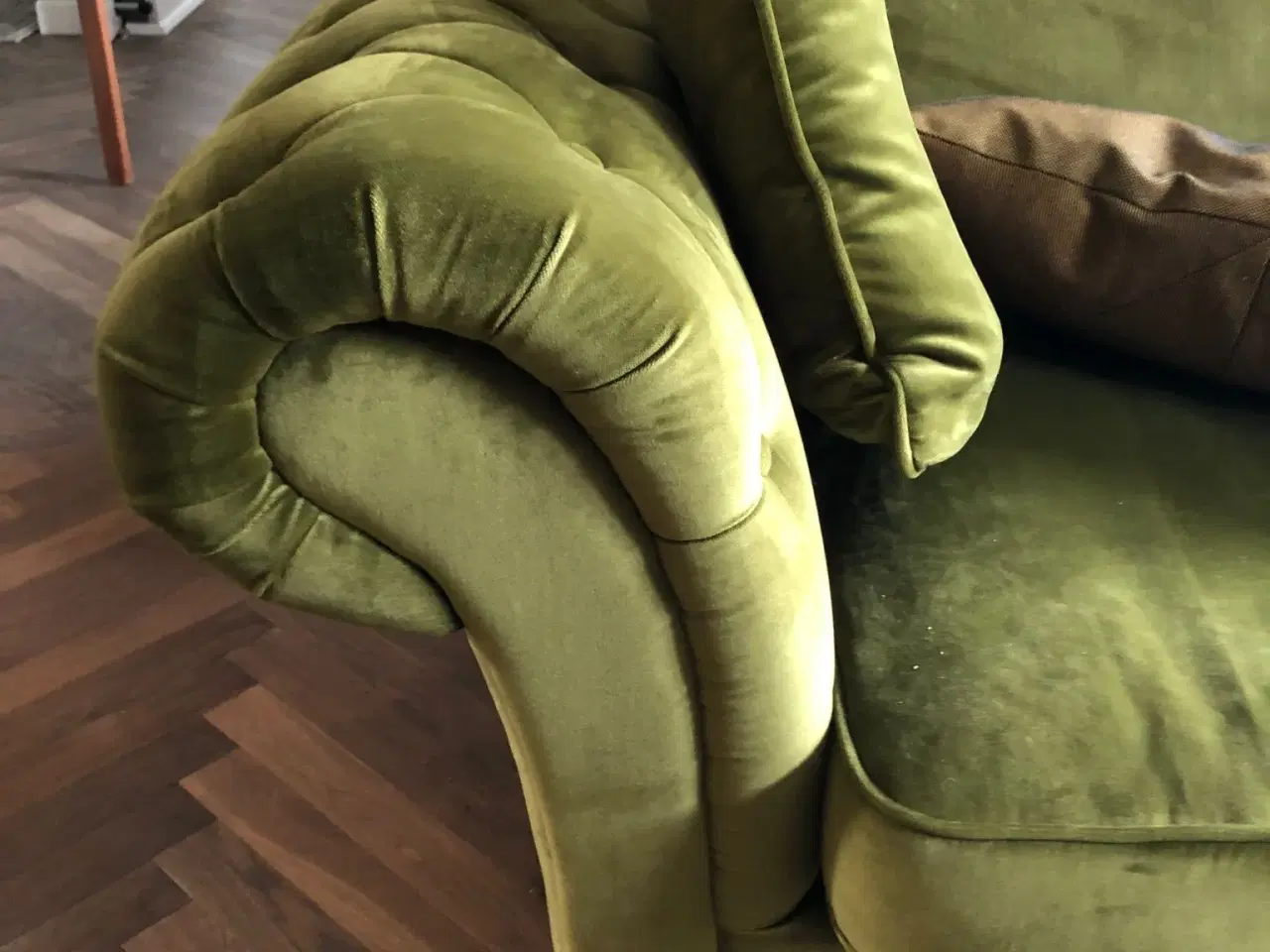 Billede 7 - Lækker, velour sofa