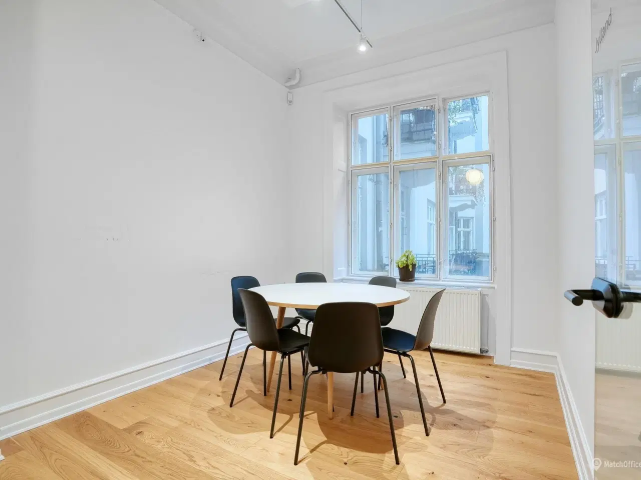 Billede 11 - Herskabeligt og renoveret med grøn gård ─ lige overfor Værnedamsvej