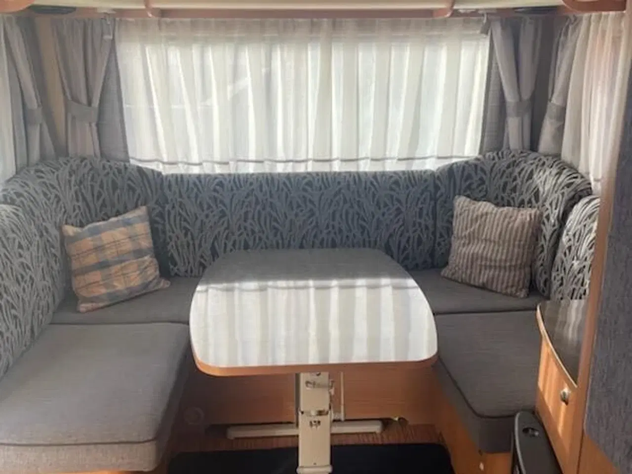 Billede 3 - Adria Adora 472 LU, årgang 2010 m/vinteropbevaring