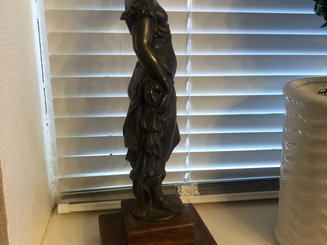 Billede 2 - Dame figur i bronze (oprindeligt lampe)