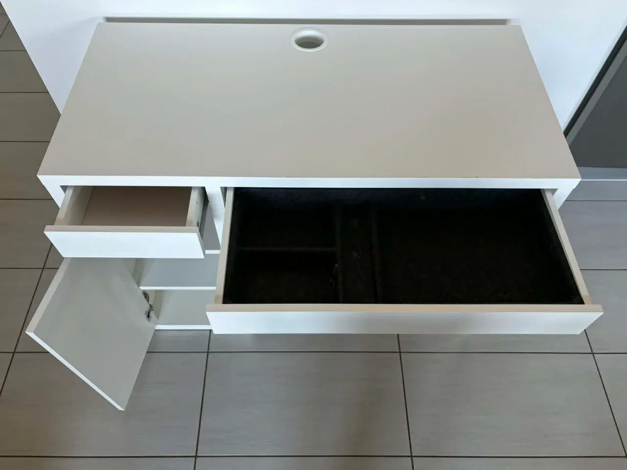 Billede 6 - IKEA Micke skrivebord 105x50 cm