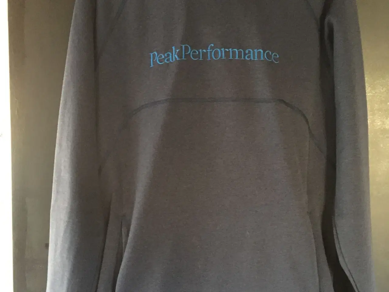 Billede 1 - Næsten ny peak performence trøje